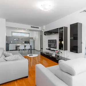 App 2 Apartment